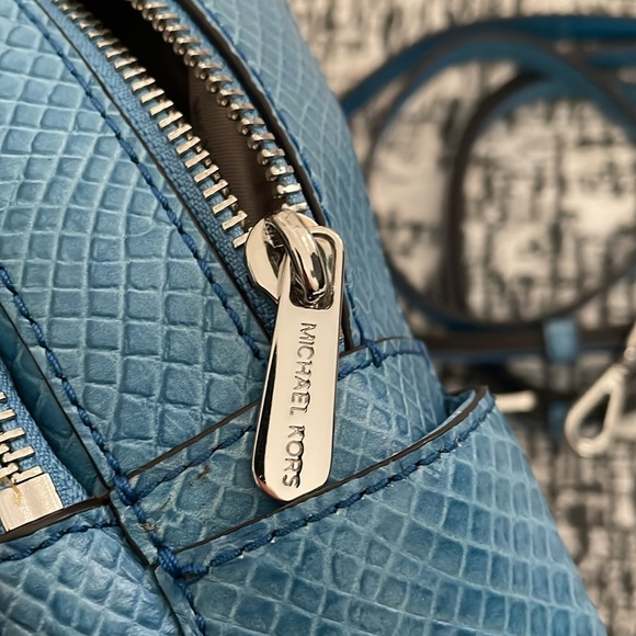 Michael Kors Abbey Extra Small Sky Blue Embossed Leather Backpack Crossbody - Picture 4 of 6